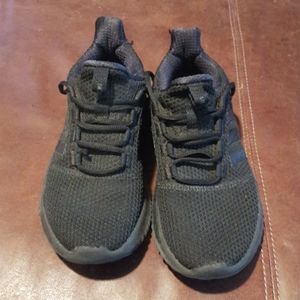 Adidas Boy tennis shoes